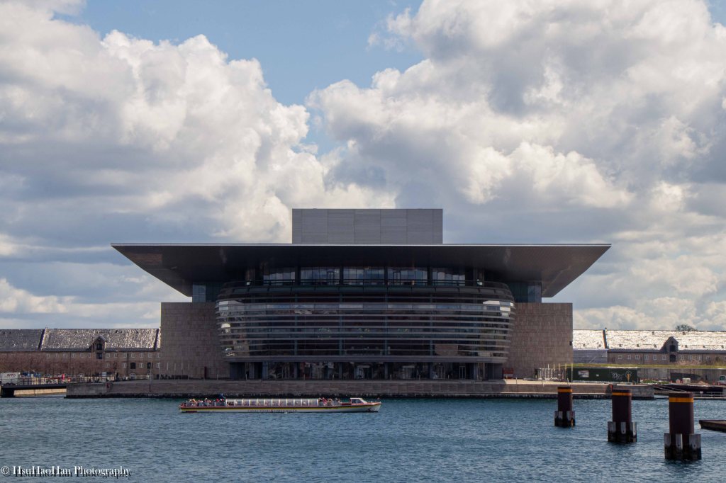 Front facade of Copenhagen Opera House on the waterfront - 哥本哈根歌劇院正面外觀與水岸地景 - Architectural Photography by Hsu Hao Han