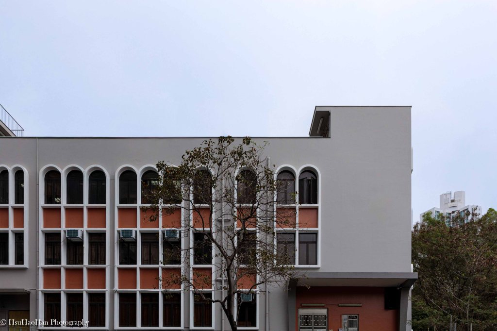 South Asian Lutheran Evangelical Mission (SALEM) building facade with arched windows - 香港南亞路德會大樓建築外觀與拱窗特寫 - Architectural Photography by Hsu Hao Han
