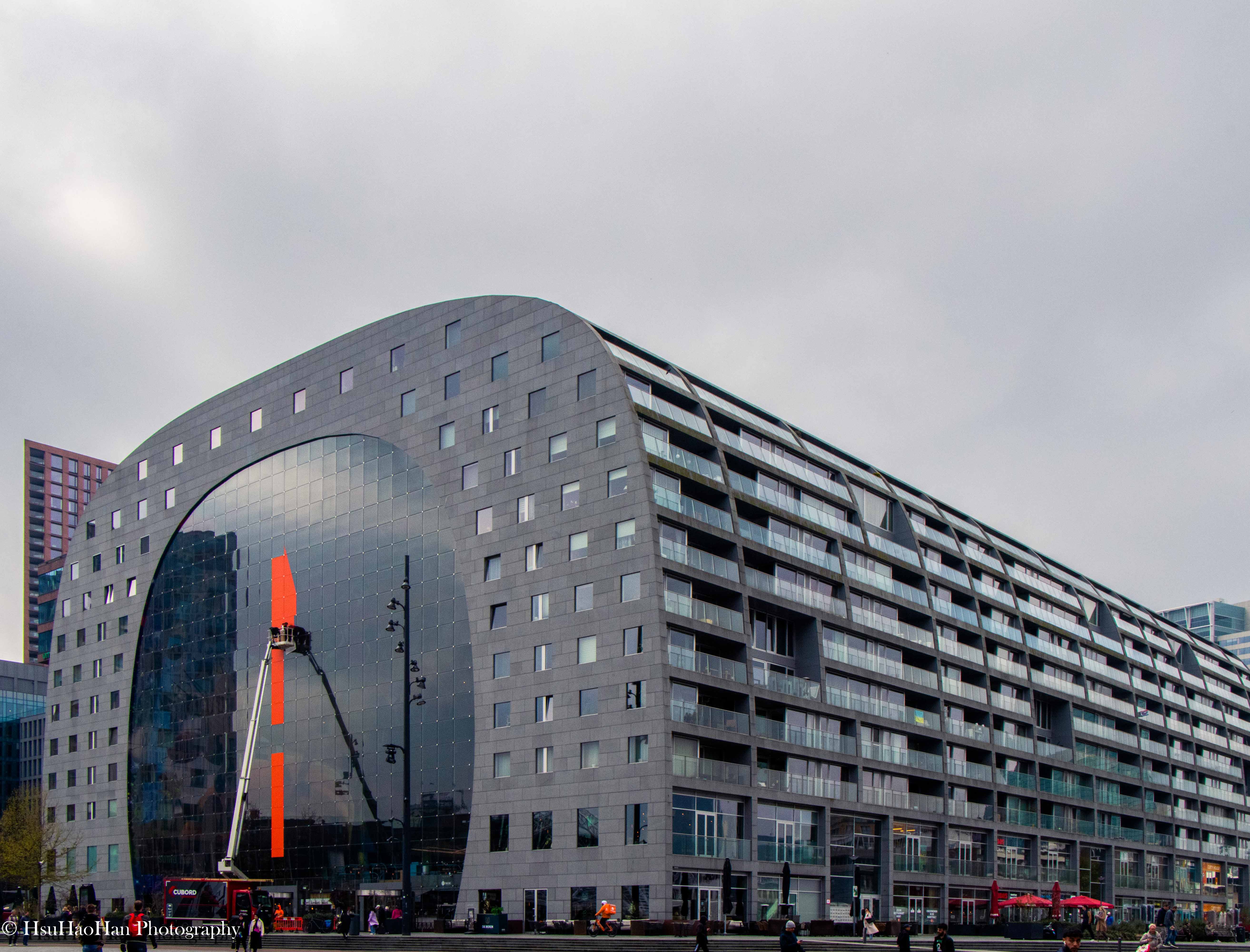 Markthal Rotterdam iconic arch architecture by MVRDV - 鹿特丹 Markthal 拱廊市場 MVRDV 建築外觀 - Architectural Photography by Hsu Hao Han