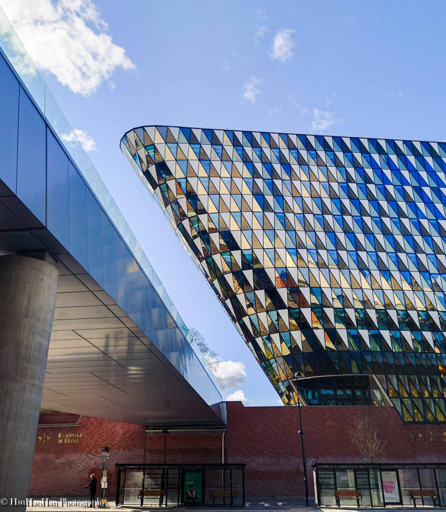 Aula Medica auditorium at Karolinska Institutet by Wingårdh Arkitektkontor - 斯德哥爾摩 Aula Medica 玻璃帷幕與扭轉結構 - Photo by Hsu Hao Han
