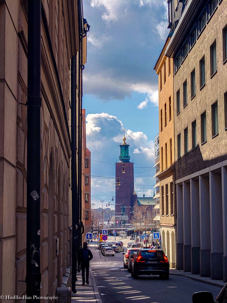 Stockholm street view framing the City Hall (Stadshuset) tower - 斯德哥爾摩街景與市政廳高塔地標 - Architectural Photography by Hsu Hao Han