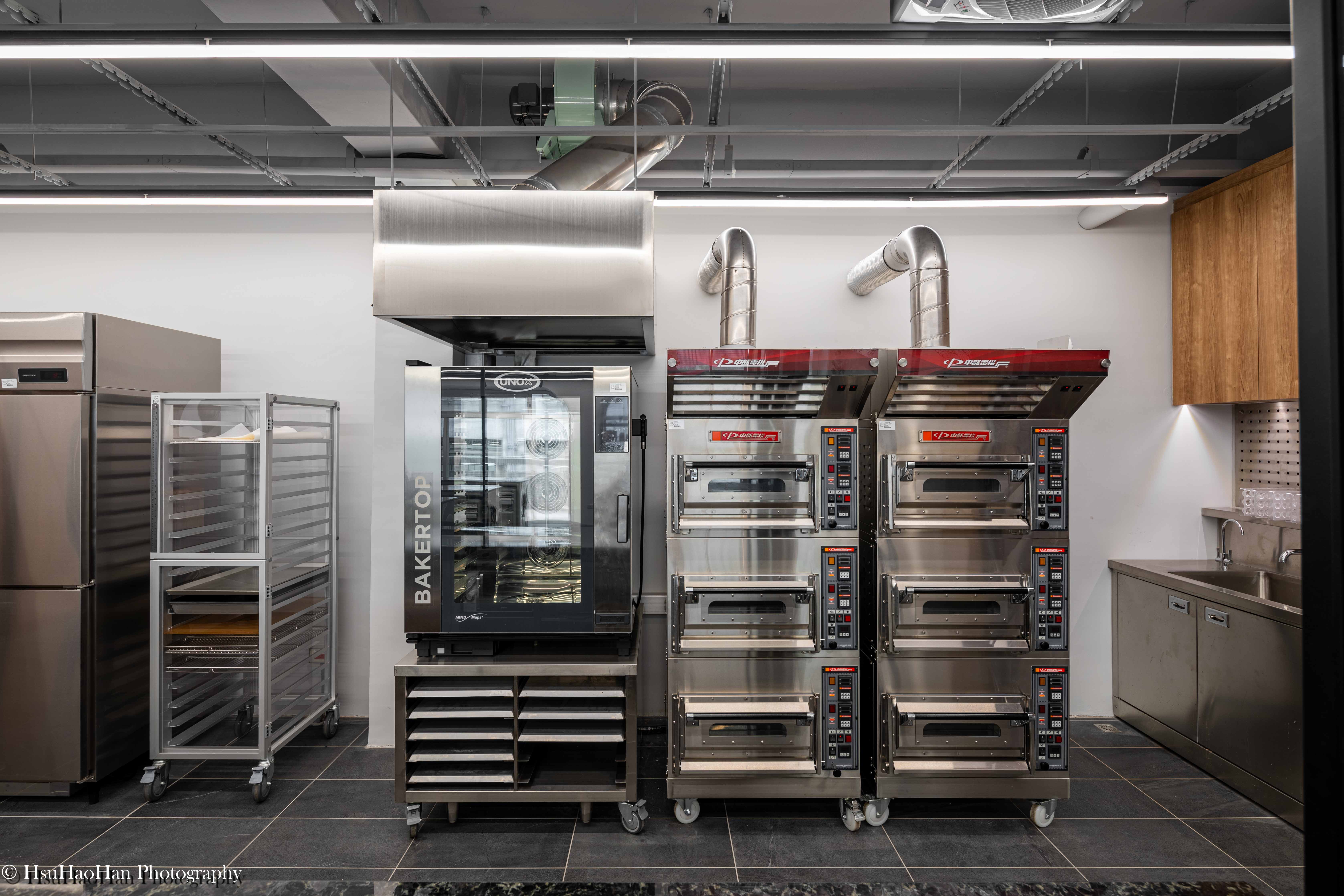 Professional baking ovens and equipment inside Mingdao High School culinary classroom - 明道中學餐飲管理科專業烘焙烤箱設備特寫 - Photography by Hsu Hao Han