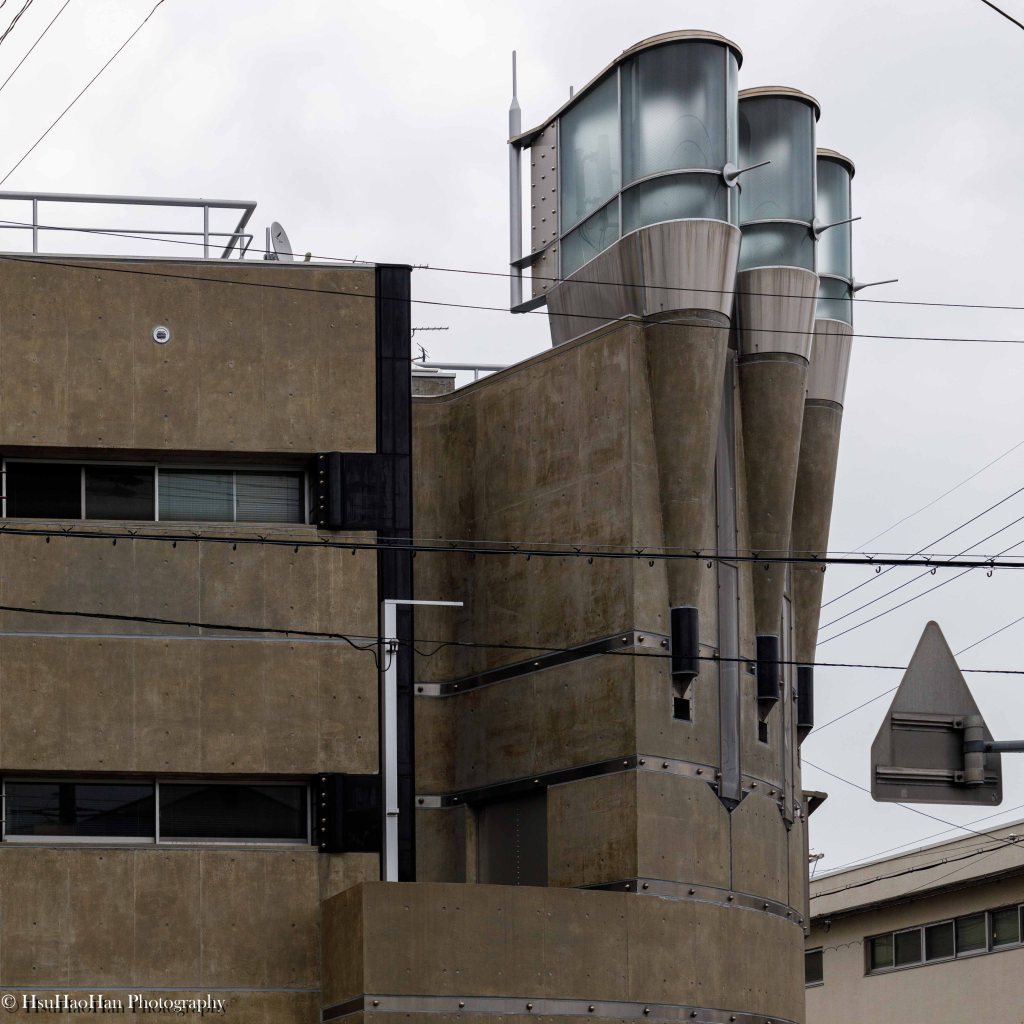 Metallic tower details of Shin Takamatsu's Pharaoh architecture - 高松伸建築法老王診所金屬塔樓特寫 - Photo by Hsu Hao Han